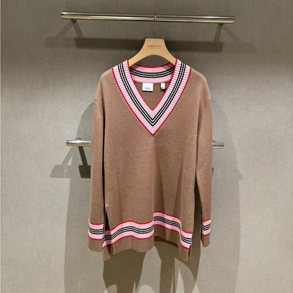 Burberry Cashmere V Neck Sweater Medium New With Tags - Picture 2 of 7
